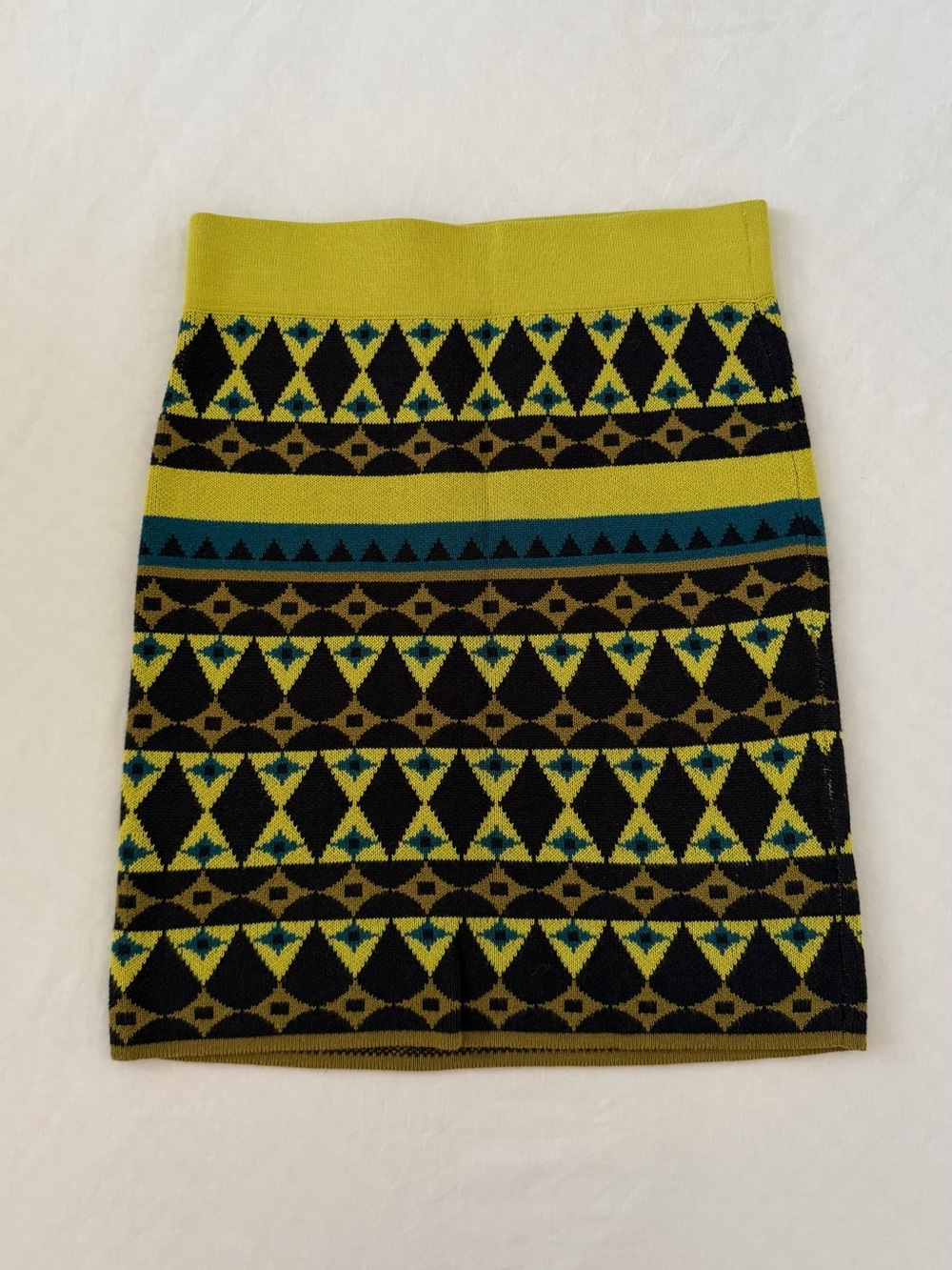 Chelsea & Violet Vibrant Yellow and Black Pencil Skirt